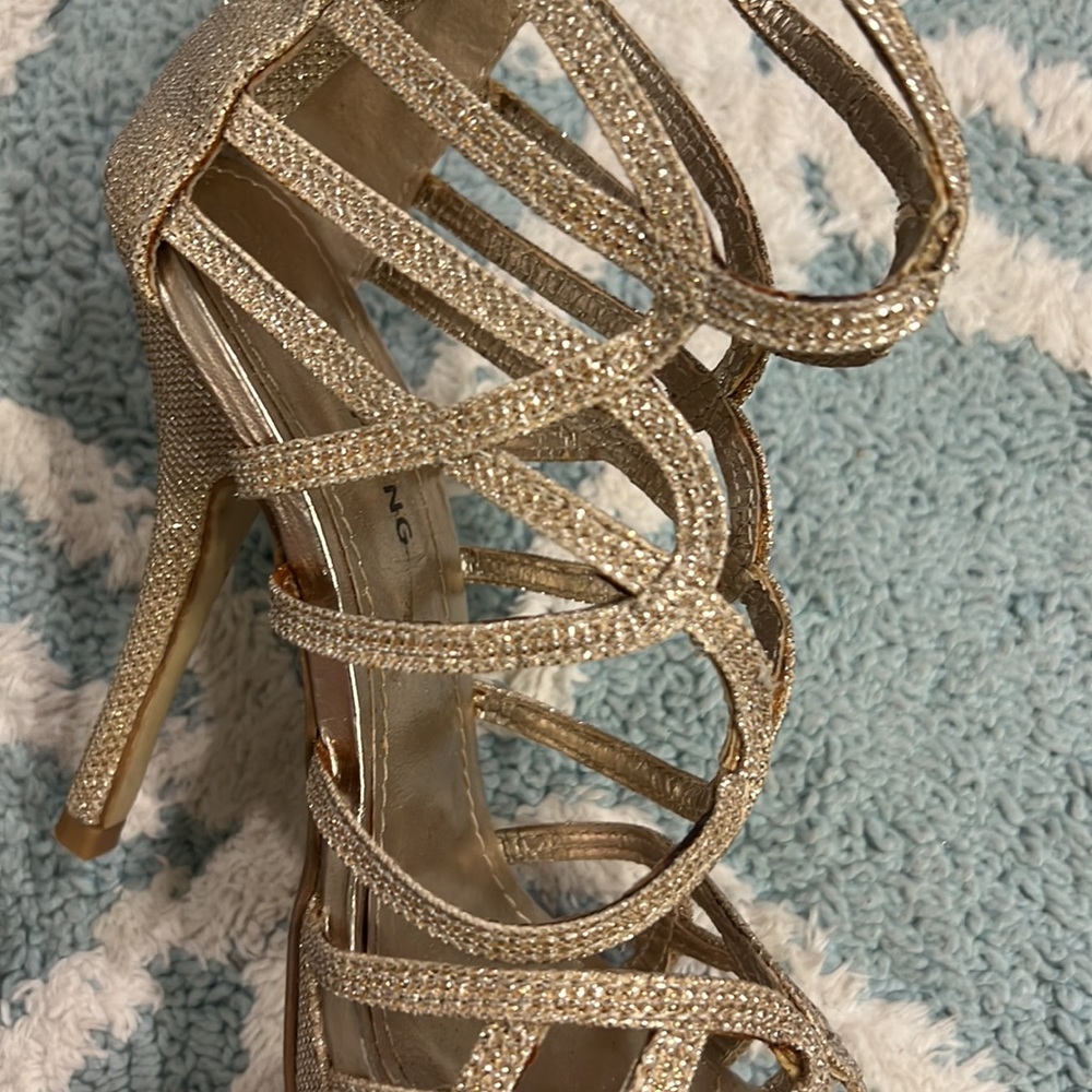 Shoes - Picture 5 of 8